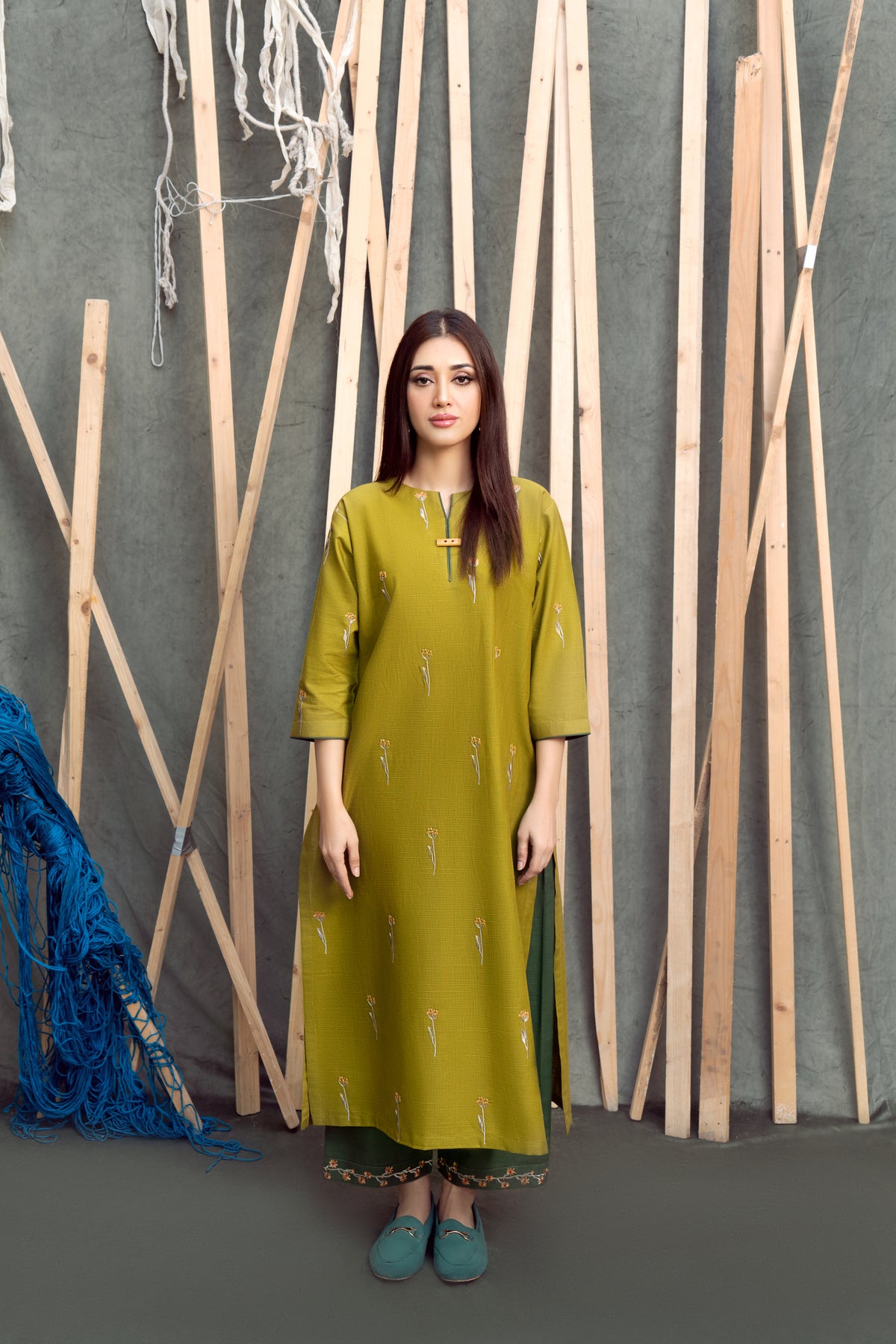 Cross Threads Lab CROSS THREADS – Urge