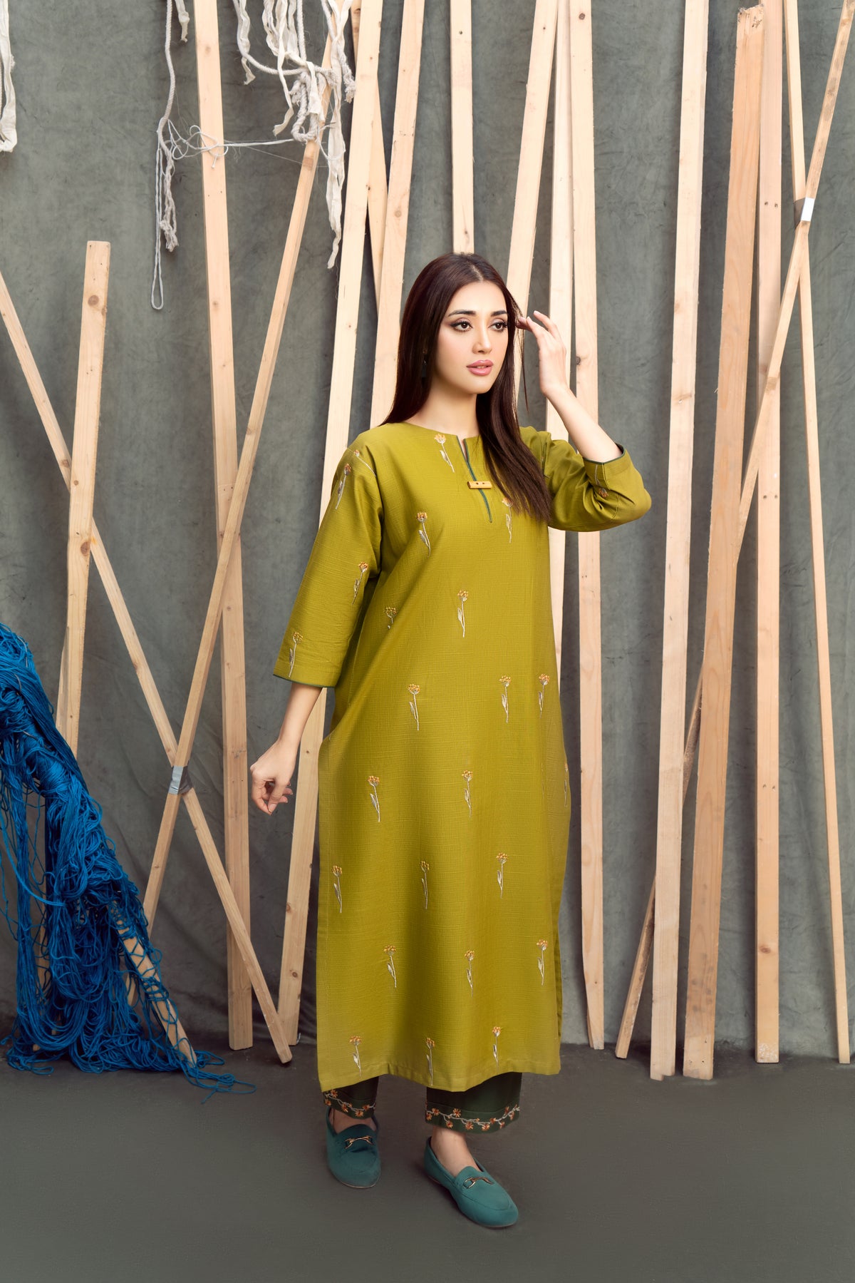 Cross Threads Lab CROSS THREADS – Urge
