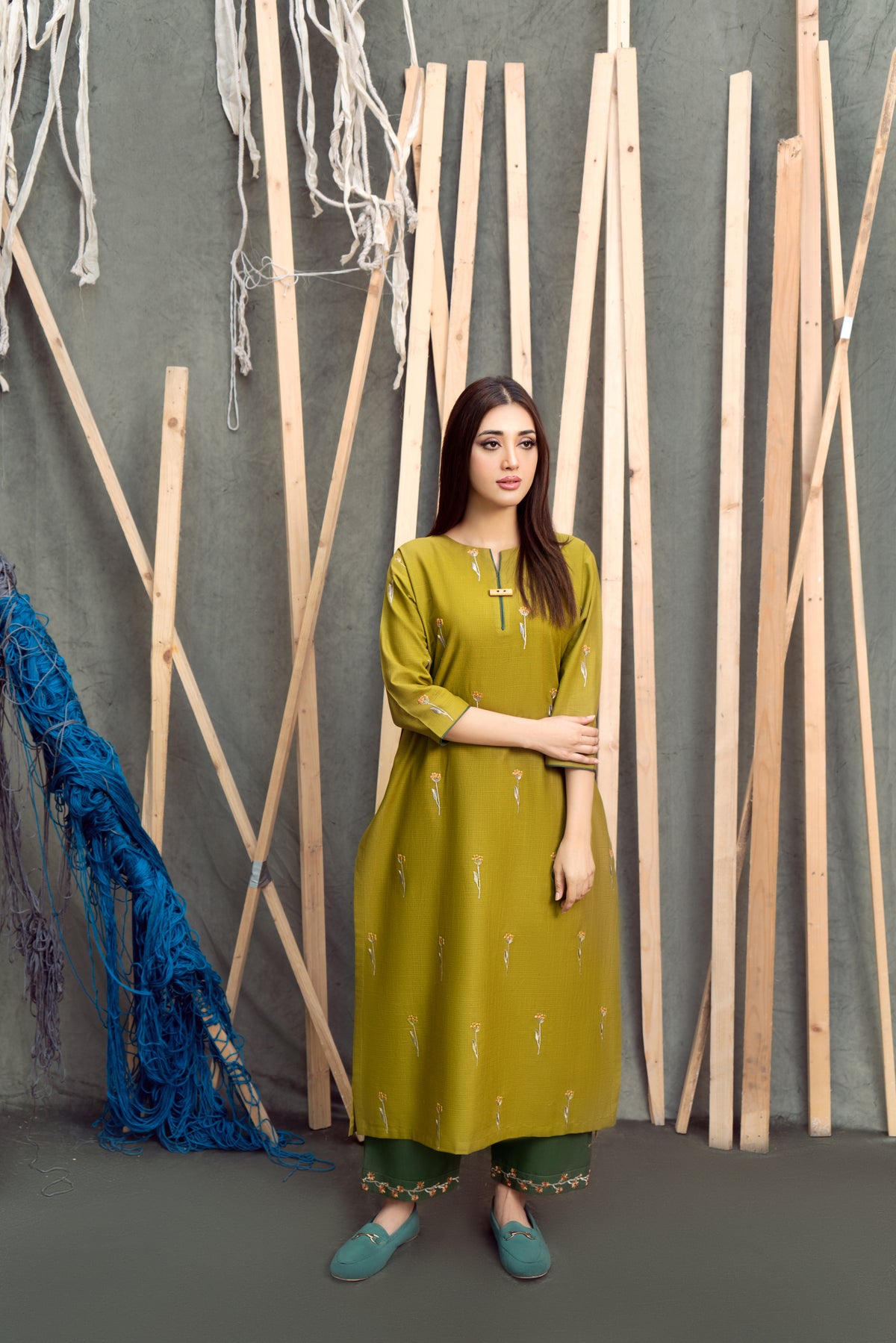 Cross Threads Lab CROSS THREADS – Urge